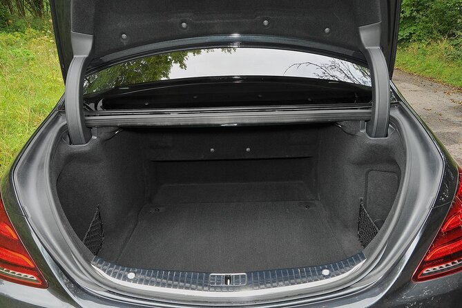 Arrival from Basel Airport BSL to Basel City by Luxury Vehicle - Timing tips so the transfer stays painless