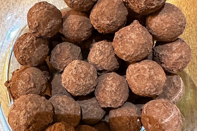 Basel Farmer's Market, Cheese, Chocolate & Pastry Tour - The bakery finish: the 17th-century spice biscuit moment