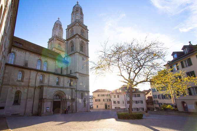 Best Intro to Zurich in 2 hours with a Local - Stop 1: Lindenhof Hilltop Park and Roman-Era Views