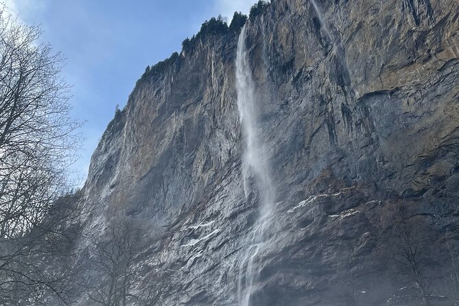 Best of Bernese Oberland & Swiss Countryside Tour (Private Tour) - Interlaken between Lake Thun and Lake Brienz, a one-hour reality check