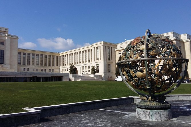 Best of Geneva City Tour with optional boat cruise - The Broken Chair and Red Cross stop: symbols with a message