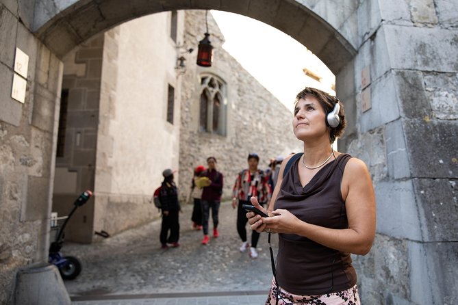 Chillon Castle Entrance Ticket in Montreux - Audio guide vs exploring on your own: picking the right style