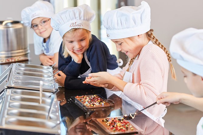 Chocolate factory Individual experience tour - Practicalities: timing, group size, transport, and lockers