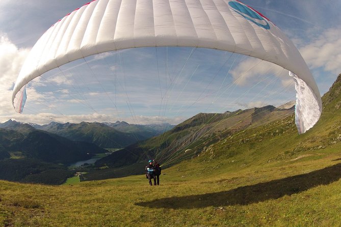 Davos Absolutely Free Flying Paragliding Tandem Flight 1'000 Meters High - Meet your tandem pilot: calm instruction and real partnership