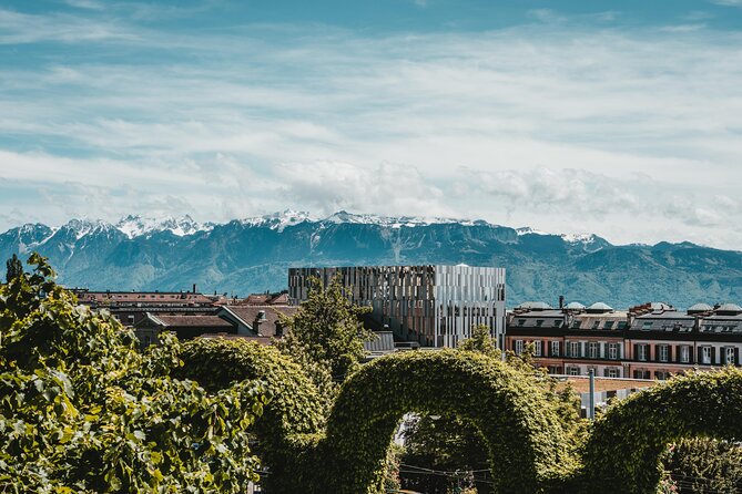 Discover Lausanne’s most Photogenic Spots with a Local - Stop One: A 15th-Century Castle and Its Defensive Mindset