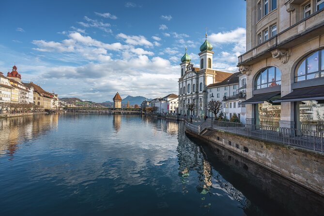 Explore Lucerne in 60 minutes with a Local - Starting at Landungsbrücke and walking straight into the old town vibe