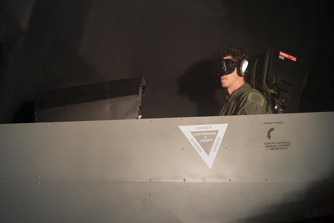 F / A-18 fighter jet flight simulator in Zurich - Check-In at Fly & Race Simulations on Josefstrasse 53