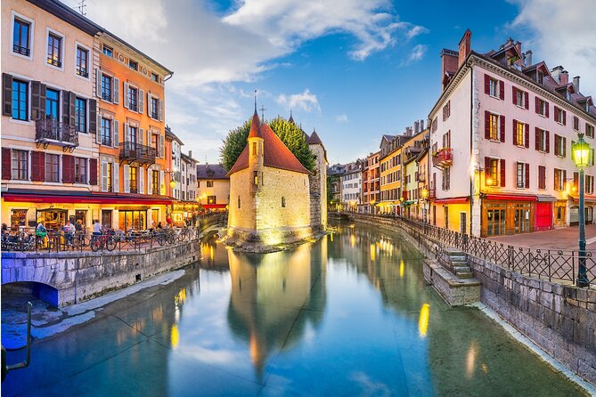 Full-Day Private Tour from Geneva to Annecy - Geneva to Annecy in one private day: comfort and border reality