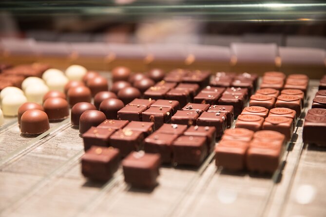 Geneva Chocolate Tour in a Tuk Tuk - Chocolat Favarger: A Quick First Taste at Boutique Rive