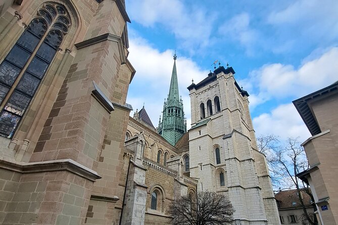 Geneva Highlights 2-Hour Introductory Tour - Red Cross to Ariana Park: a lighter, more local rhythm