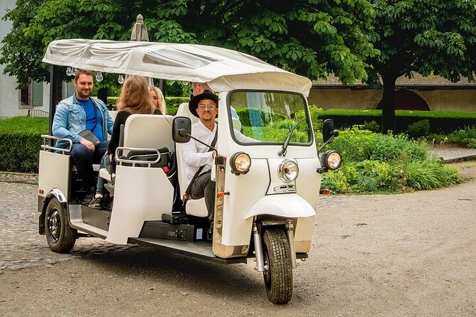 Geneva: Sightseeing of top Places Tour Electric TukTuk 1H15 tour - Key things that make this tuk-tuk tour worth your time