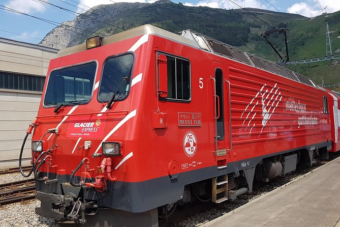 Glacier Express Panoramic Train Round Trip from Zürich With Private Guide - Comfort, Lunch, and On-Board Extras You Actually Use
