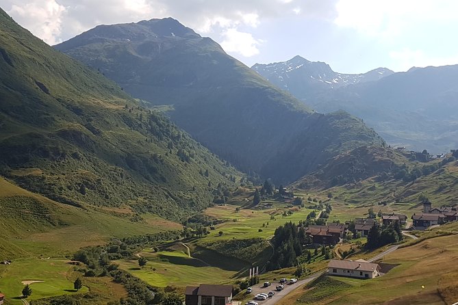 Glacier Express Panoramic Train Round Trip from Zürich With Private Guide - Zurich Start: Tourist Information at Hauptbahnhof, Then Rolling Toward Chur