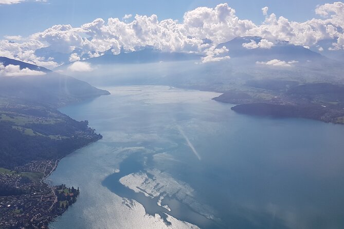 Helicopter tour to the Stockhorn mountain, with great view to the Swiss Alps - Flying over Bern: Federal Parliament and the old town church