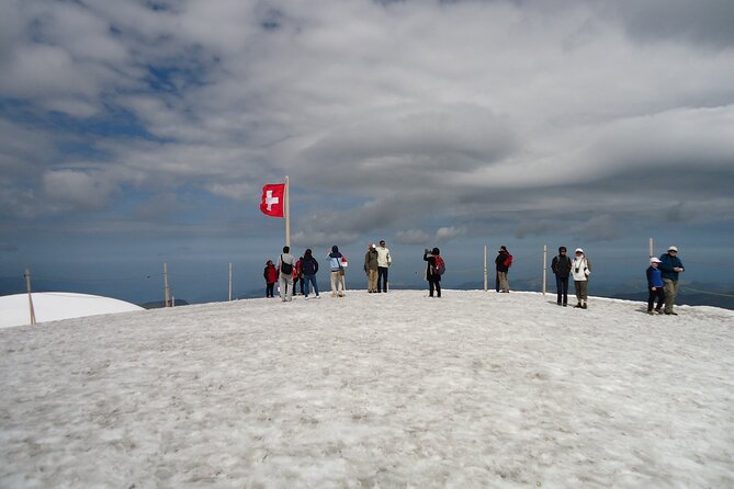 Jungfraujoch Top of Europe Private Day Trip from Basel - The return ride: Kleine Scheidegg, Wengen, and a Lauterbrunnen pause