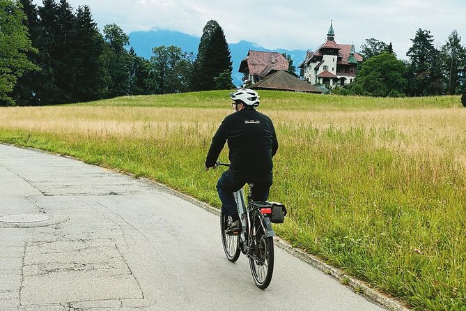 Lake Lucerne Peninsula e-Bike Tour - One stop that feels local: farms, Angus cattle, and apple refreshment