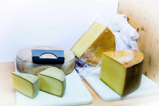 Lucerne CH Experience: Cheese, Chocolate, Chapel Bridge & Château - Lucerne Castle with a prebooked ticket and a quick elevator ride