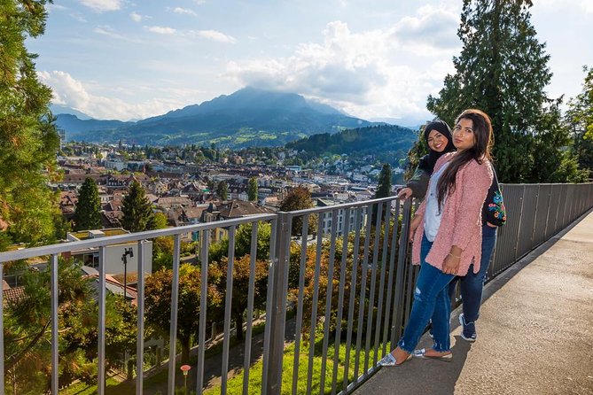 Lucerne Private Walking Tour with a castle visit! - Luzern Altstadt and Chapel Bridge, a fast way to read the city