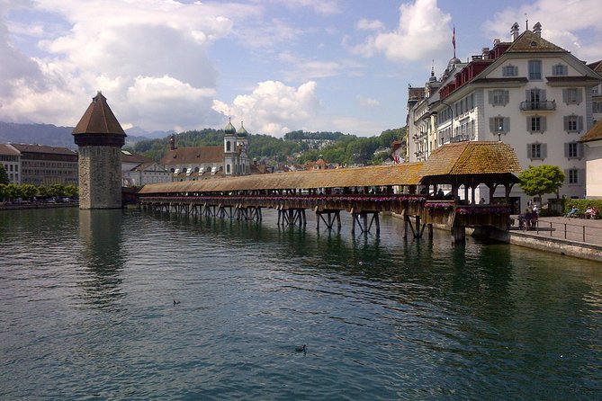 Lucerne small group walking tour and Lake Cruise from Zürich - One hour on Lake Lucerne: how to get the best photos and calm time