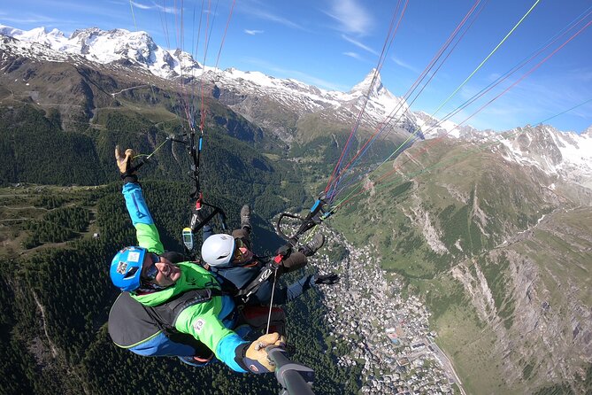 Matterhorn Paragliding flight in Zermatt (20-25min) - The flight moment: 20 to 25 minutes over Zermatt’s big peaks