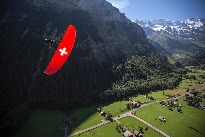 Mürren: Paragliding over the Lauterbrunnen Valley - Getting to the launch: Stechelberg cable car, Mürren meeting, and the takeoff hike