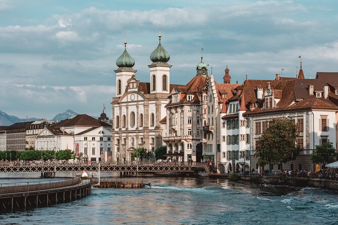 Official Guided City Tour of Lucerne - Stop 1: Chapel Bridge, the easiest win for first-timers