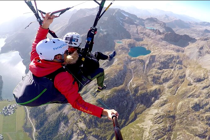 Paragliding Tandem Flights in Engadin - What the 1.5 hours really include: briefing, takeoff, and a near-home landing