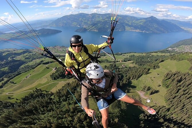 Paragliding Tandem in Switzerland - Getting to the flying spot: cable car passes and the weather-based plan