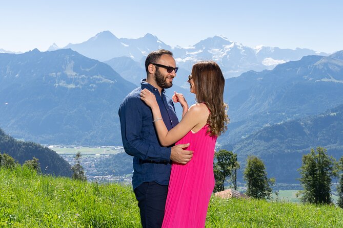 Phototour Private Photoshoot in Interlaken & Lake Brienz and Thun - Lake Thun at Neuhaus and the Niesen pyramid: why this stop hits