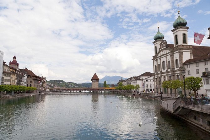Private Classic Lucerne City Walk - Reuss Bridge and the river view map you carry all day