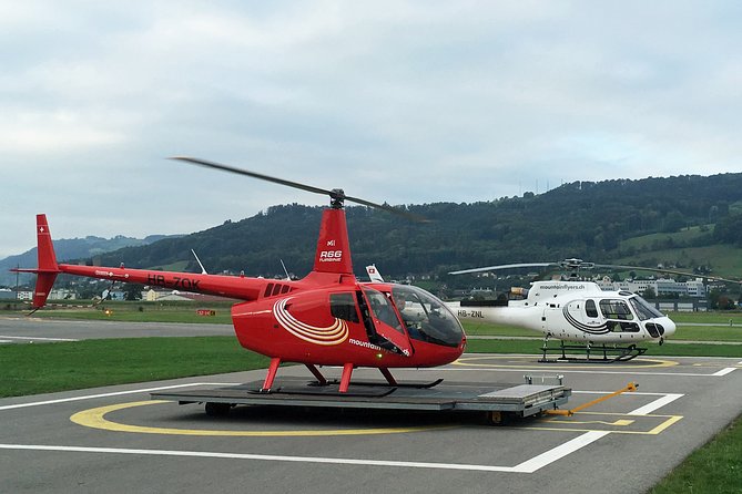 Private helicopter tour to Jura and Seeland - a beautiful sightseeing flight - Over Bern-Belp and the Swiss capital from above