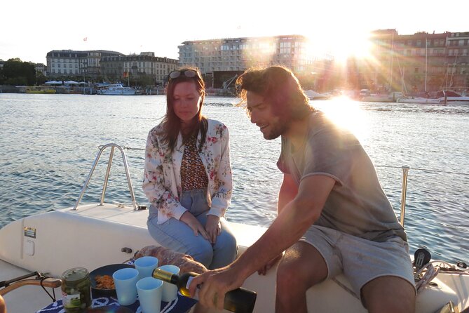 Private sailing cruise on Lake Geneva from Geneva - Meeting at Quai de Cologny and getting comfortable on a 24-foot mono hull