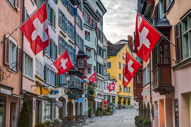 Private Tour of Zurich in 60 minutes with a Local - Lindenhof hilltop: the view that turns directions into memory