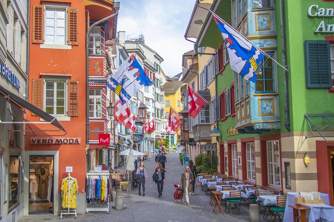 Private Tour of Zurich in 60 minutes with a Local - Twin-towered riverfront and the Reformation skyline view