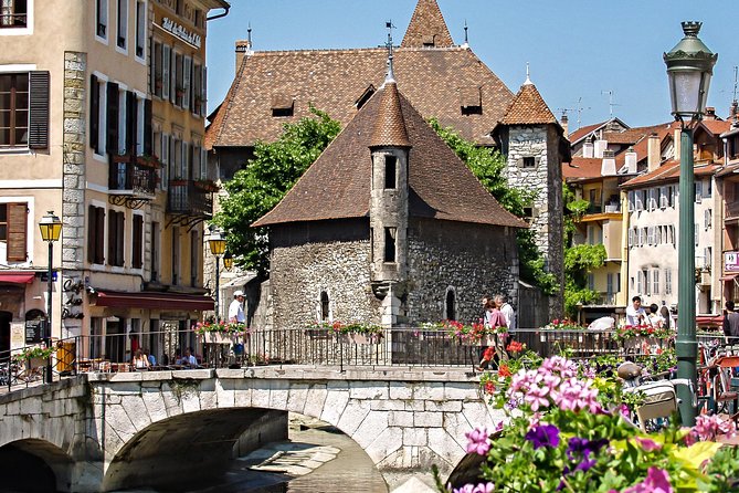 Private Tour to Annecy, from Geneva - Pont des Amours and Le Thiou: the “Venice of the Alps” feeling