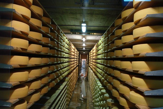 Private Tour to Gruyères, Chocolate & Cheese Factory from Geneva - Maison Cailler: chocolate-making, then tasting you can actually enjoy