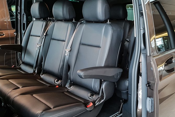Private Transfer from Grindelwald to Zurich Airport - The Ride: Air-Conditioned Comfort, Wi-Fi, and Bottled Water