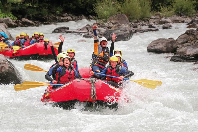 River Rafting Lütschine in Bernese Oberland - Base camp return: lockers, showers, and a drink that tastes like victory