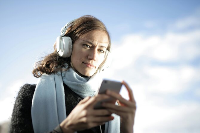 Self-Guided Audio City Tour in Zurich - Lindenhof Hill: views, small monuments, and old stones