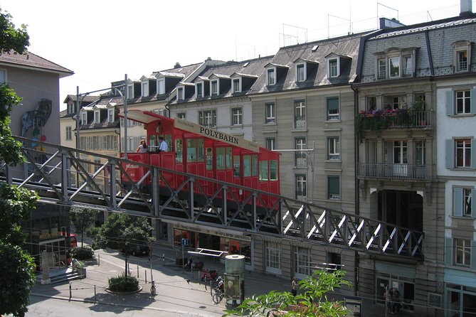 The Best of Zurich Including Panoramic Views in a Small Group Walking Tour - Lindenhof Hill: A View That Feels Like a Pause Button