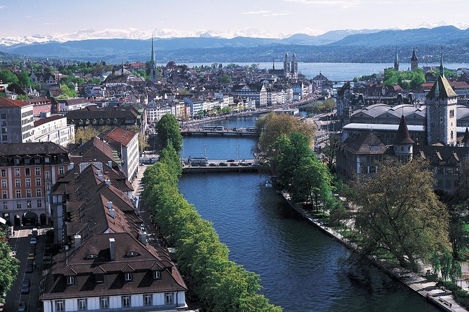 The Great Tour of Zurich by Bus and Boat - Comfort, timing, and the group-size feel