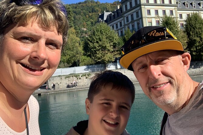 Thun Scavenger Hunt and Sights Self-Guided Tour - Rathausplatz: Your First Taste of the Game