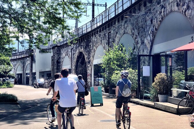 Urban Bike Tour Zurich - Helvetiaplatz, markets and political life, and why squares matter