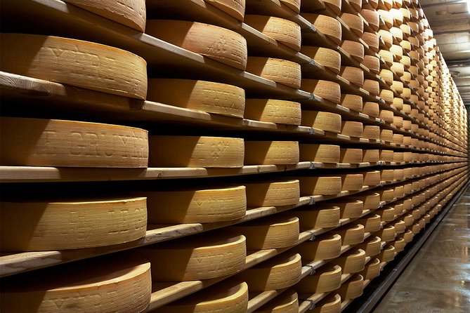 Winter Gruyères, chocolate & cheese tour from Lausanne - Stop 1 in Broc: chocolate factory museum and tasting time