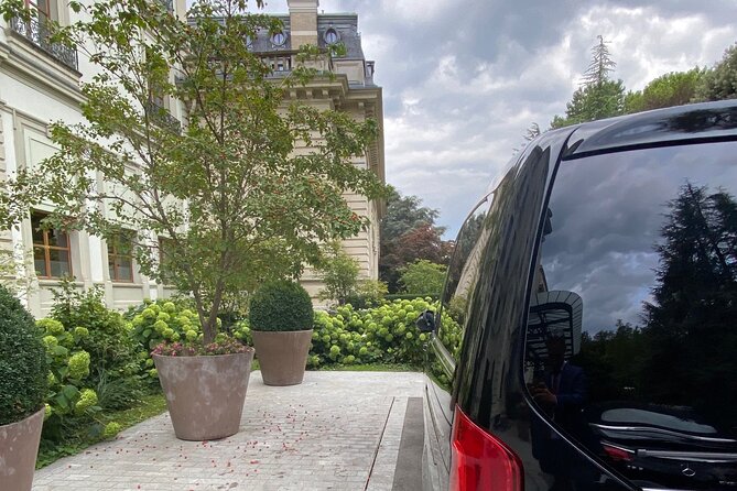 ZRH Zurich Airport to Zurich City Private Transfer–Winter Special - Vehicles for groups: when up to 4 is the sweet spot
