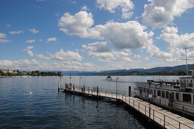 Zurich 360° City Walk Tour Including Hidden Spots - Lindenhof Hill: the viewpoint that also teaches the origin story