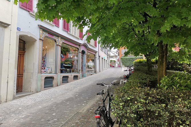 Zürich Historic District Tour - Stop-by-stop: from Central Polybahn to Lindenhof Hill
